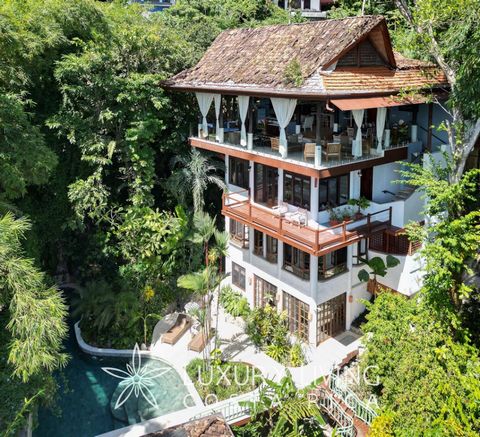 Villa Diamond Przedstawiamy Villa Diamond, naprawdę wyjątkową i czarującą pięciogwiazdkową willę wakacyjną z zapierającymi dech w piersiach widokami na ocean, położoną w Manuel Antonio, jednym z najbardziej pożądanych miejsc turystycznych w Kostaryce...