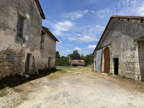 Discover a rare opportunity in one of the most sought-after villages in the region, halfway between Villebois Lavalette and Verteillac! This property ensemble, ready for renovation (subject to necessary permissions), includes two houses, a barn, and ...