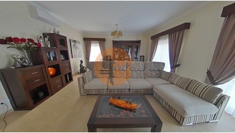 The Apartment T3+1 Duplex with Garage is a property composed of 2 floors. On the ground floor has three bedrooms and 2 bathrooms, the kitchen is equipped with all the necessary appliances for everyday use. Already on the upper floor has kitchen and l...