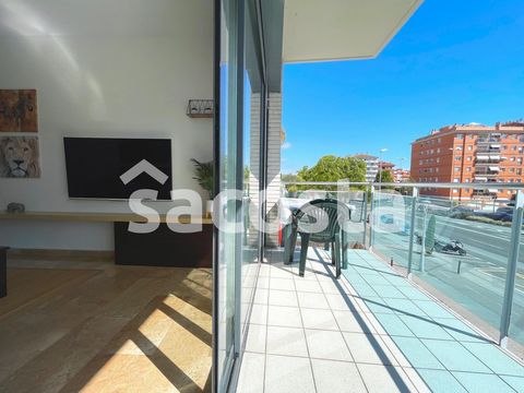 This stunning apartment in the sought-after area of Fenals, facing Vila de Blanes Avenue in Lloret de Mar, offers a unique opportunity to live in paradise. With an area of 62.00 square meters and a terrace of 7.00 square meters, this home is ideal fo...