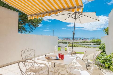 Welkom in dit prachtige appartement voor 4 personen in Puerto de Alcudia. Het biedt een mooi terras met uitzicht op het strand. In dit heerlijke appartement kunt u genieten van een perfecte zon- en strandvakantie. Toegang tot het strand vanaf het ter...