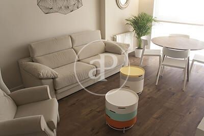 Loft meublée de 101 m2 avec vues dans la région de Malvarrosa, Valencia.La propriété dispose de 2 chambres, 1 salle de bains, climatisation et chauffage. Ref. VV2403012 Features: - Air Conditioning - Furnished