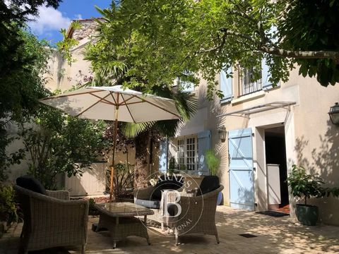 In the heart of one of the most beautiful villages in Yvelines, between Maule, Beynes and Crespières, and overlooking a very quiet square, BARNES Yvelines offers you this old stone house of 142 m² of undeniable charm on a plot of approximately 200 m²...