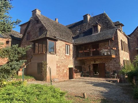 This charming stone house, located in a hamlet close to the airport and just 20 minutes from Rodez, will be ideal for a family or a couple wishing to live in the countryside. The main house, with a living area of 160 m², needs to be refreshed and inc...