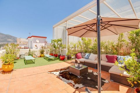 The duplex penthouse is located in Fuengirola, a coastal town known for its beautiful beaches and vibrant atmosphere. It offers a prime beachfront location and is conveniently close to all amenities and the train station to Malaga City, making it eas...