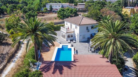 Spectacular detached villa situated in an extremely private location within Coin. Both the ground floor and the first floor are equipped with their own fully-fledged kitchens and separate entrances, giving privacy and complete independence, making it...