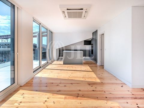 2-bedroom apartment, 115 sqm, brand new, with parking and a 30 sqm balcony, in a new rehabilitated development with unique industrial style characteristics - Alcântara LX55 - located in the emerging and refurbished riverside area of Alcântara, next t...