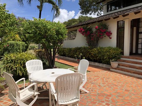 Located in Holder's Hill. Casa De Forte has a unique appeal and was built in 1979 on the polo grounds at Polo ridge. The ground floor occupies the fully equipped kitchen, dining and living area, as well as 2 bedrooms with a shared bathroom and a powd...