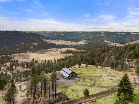 Indulge in unparalleled rural mountain luxury as you step into this extraordinary residence boasting nearly 4000 square feet of space. Embrace the comfort of rural living, enveloped by majestic mountains that paint a picturesque backdrop. Step onto t...