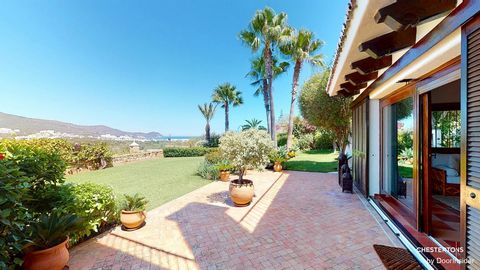 Located in Tétouan. This superb villa is nestled at the top of a hill, in the exclusive area of ​​the Residence Golf Beach Cabo Negro, located on the Mediterranean coast of the Municipality of Tetuan, better known as Tamuda Bay. The villa overlooks t...
