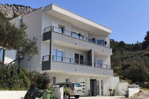 Recently built modern building with 5 apartments in total is located in one of the quieter and smaller towns of the Makarska Riviera - peaceful Krvavica. The place has a small port for yachts and boats with catering and gastronomic offer, where many ...