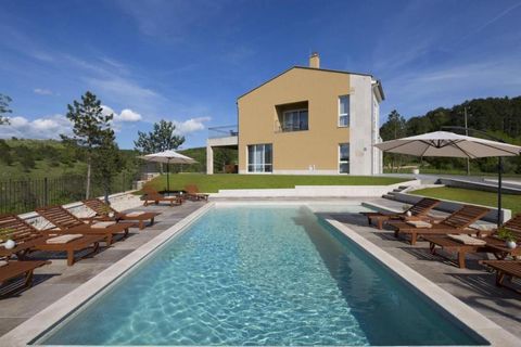 Resort, hotel, restaurant, apartments, camp, land complex of T1, T2, T3 purpose, on 32,227 m2 of land in Motovun area. Due to the value and attractiveness of medieval fortifications and favorable climatic conditions, Motovun is increasingly becoming ...
