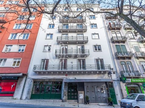 2-bedroom apartment with 87.5 sqm of gross private area, renovated on Avenida Duque de Loulé, in Santo António, Lisbon. This apartment comprises two ensuite bedrooms and an open-plan kitchen with access to the balcony. Located in a building with a li...