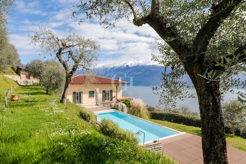In the picturesque setting of Lake Garda, we present this splendid Villa in Gargnano, located in an enviable position a short distance from the town center and the lakefront promenade, with a heavenly view of the Lake. The Villa, recently diligently ...