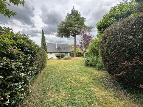 Paris Vendôme Luxury is pleased to present a property with a surface area of 132 m2, erected on a plot of 724 m2 suitable for the development of a swimming pool. Ideally nestled in a quiet and privileged area, close to the prestigious Saint-Germain F...