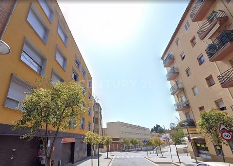 Oportunidad única de adquirir en propiedad este local comercial con una excelente distribución, con 96m² de superficie. Se encuentra en la calle Pablo Picasso, ubicado en la localidad de Mataró, provincia de Barcelona. En una zona privilegiada de la ...