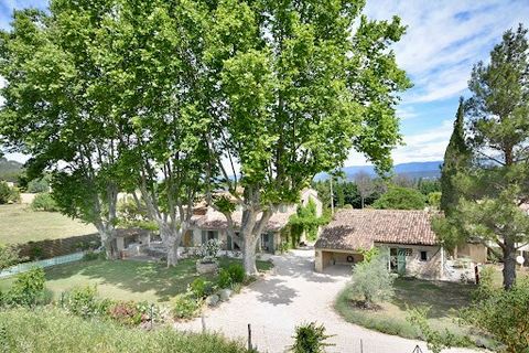 Exclusivity - Located 15 minutes from Aix en Provence, this old stone sheepfold, completely renovated with remarkable charm, has a living area of about 300 m2 + annexes, on a landscaped plot of 1500 m2 with swimming pool. In addition to the private l...