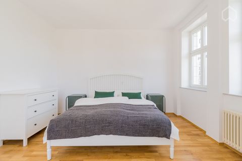 /// THIS APARTMENT HAS BEEN PERSONALLY VERIFIED AND IS MANAGED DIRECTLY BY THE WUNDERFLATS PLUS TEAM. /// The newly renovated, bright, and beautifully furnished apartment is perfectly furnished for up to four people and is located in the attractive t...