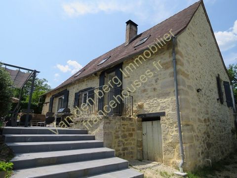 Close to Hautefort, a charming stone house on 570 m² of land. In a peaceful hamlet, this nicely renovated house with about 114 m² of living space offers you the peace and quiet of the countryside. Through this terrace, you reach the ground floor comp...