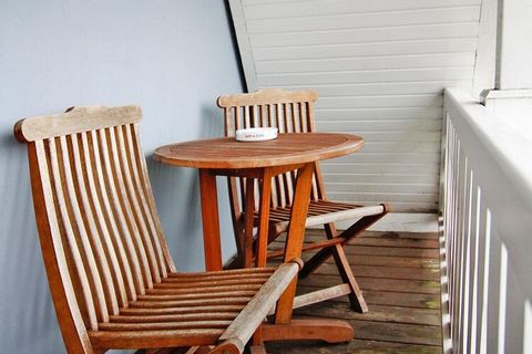 Apartment house in a beautiful location just a few steps from the Bodstedter Bodden. But the Baltic Sea with its beautiful sandy beaches is only a good five kilometers away. Your holiday apartment is on the first floor and can be reached via an outsi...