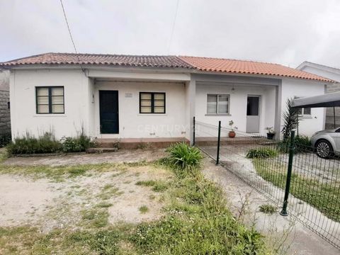 House in Joane located next to the national road, with 2 articles, with 52m2 covered, each house on a plot of 600m2. Excellent sun exposure, close to commerce, services, hypermarkets, public transport.