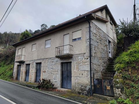 Detached 4 bedroom villa in Celorico de Basto, with 177m2, very quiet area on a plot of land with lots of privacy and open views, It has very good sun exposure. The house consists of three floors, with the ground floor floor has access from the natio...