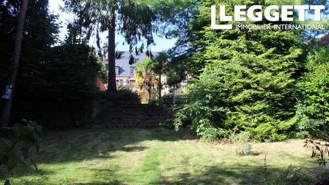 A14389 - In the centre of Bellême, an exceptional property of 300m² in total including a commercial level on the ground floor. Property dating from the 15th and 18th centuries. Private mansion house with commercial premises, outbuildings, magnificent...