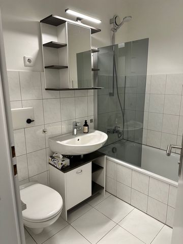 Sensational situation. Conveniently located and yet quiet. Public transport on your doorstep. The beautiful city center and the main train station are within walking distance. High recreational value as it is only a few steps to Lake Wöhrder. This ne...