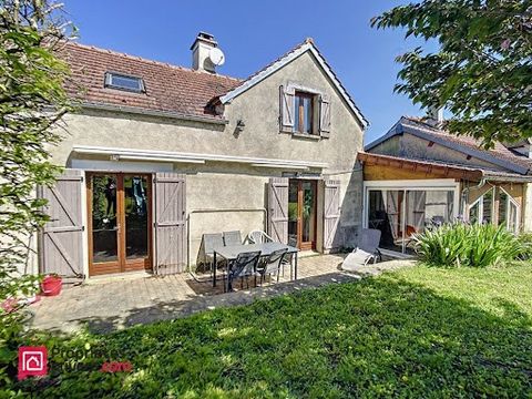 Noyers-Sur-Serein 89310, exclusive, 5-room house including 3 bedrooms on enclosed and wooded grounds. Terrace. Pyre, cellar. Soak up the sun on the sun terrace and away from cars or tourists while being a 5-minute walk from the city center and the st...