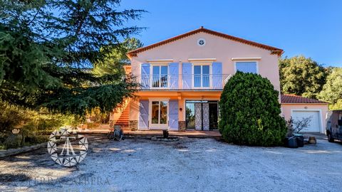 ONLY in your agency TERRA ALBERA in Laroque des Albères On a beautiful wooded plot overlooking the plain of Roussillon, this beautiful traditional villa will charm you with these beautiful volumes. It consists of an entrance, a living room, an office...