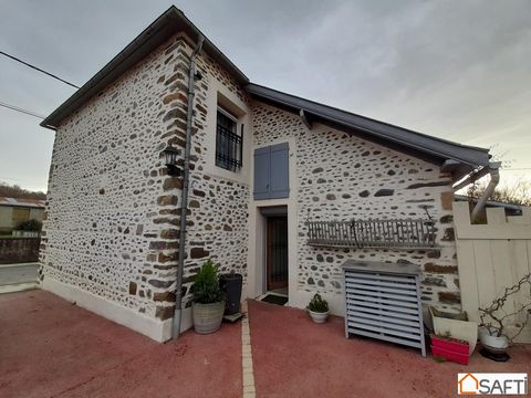 Located 10 minutes from Navarrenx and Mauléon on the way to Santiago de Compostela, this old renovated house of approximately 170 m² located on a beautiful fenced plot of 1860 m2, with trees (many fruit trees) and flowers will charm you with its beau...