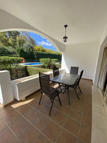 Located in Nueva Andalucía. Charming townhouse with private garden in Nueva Andalucia. The house is distributed over 4 floors and has 3 bedrooms and 5 bathrooms. On the ground floor: spacious living room with access to the terrace and garden, fitted ...