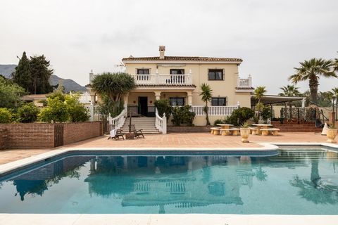 This fantastic villa is situated in Pinos De Alhaurin within easy reach of Malaga and the Costa Del Sol. It has extensive outdoor space and sits on a large secure plot of 2500 square metres. It has a generous outdoor pool, with jacuzzi, outdoor kitch...