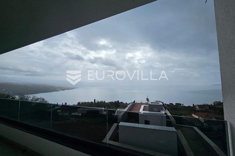 Opatija, Kosićevo, a beautiful four-room apartment with an incredible view of the Adriatic Sea, closed area of 129 m2. It has a storage room of 3 m2 on the ground floor of the building, two garage parking spaces of 27 m2. The apartment consists of an...