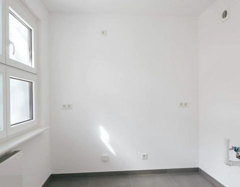 Address: Berlin, Johanniterstr 3 Property description WE 117 has: – Living room – Kitchen – 1 bedroom – Bathroom Tub – Loggia The vendor company carries out extensive renovation measures on the common property, such as – replacement of all fixed & wi...
