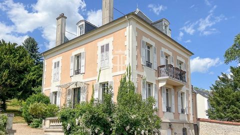 Full of character and charm and situated in a quiet setting in Champagne sur Oise, this spacious 7 bedroom has a grand living area of 305m2 and is set within a mature landscaped plot of 2,108m2 with a covered swimming pool. Ground floor (ceiling heig...