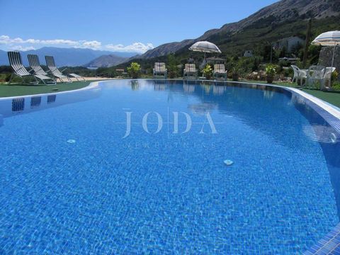 Location: Primorsko-goranska županija, Baška, Baška. In the famous Baška on the island of Krk, there is a 445 m2 large apartment house, which has a total of five apartments that can be very well rented seasonally as vacation apartments. All apartment...