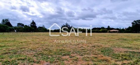 Building land for economic activities (crafts, trade, industry, ...) of approximately 3,000 m². Located in the town of Port Sainte Foy and Ponchapt on the edge of the main axis (Libourne / Bergerac), 4 minutes from Sainte Foy La Grande and 30 minutes...