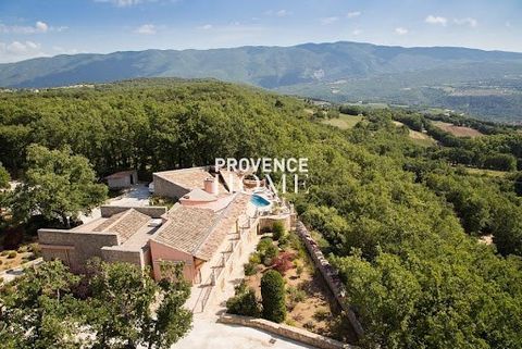 Provence Home, l’agence immobilière du Luberon, vous propose à la vente, une propriété d’exception, nichée dans un cadre préservé et offrant une vue imprenable sur le Luberon. Avec une superficie totale de près de 1100 m², répartie sur un terrain de ...