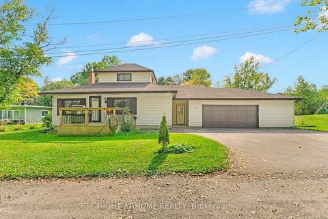Welcome to Beautiful Puslinch! Located steps from the lake on a private road, this hidden gem is sure to impress. 4 bedroom bungaloft sitting on over 1/2 acre steps from the lake and right-of-way access to the water. Cottage-Style living with the com...