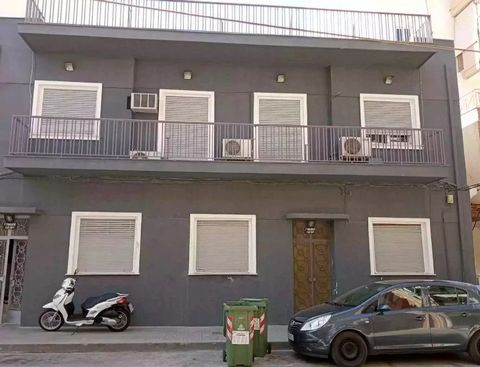 House in Tampouria, Piraeus - Unique Investment Opportunity Location: Maniatica, Piraeus, Tampouria Features: Area: 200 sq.m. Bedrooms: 6 Bathrooms: 2 Floor: Ground & First Condition: Renovated Energy Class: Pending Orientation: Perimeter Plot Size: ...