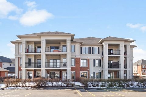 Welcome to this charming condominium. With its 2 bedrooms and office area, it's ideal for a young family, a couple working from home or a single person. With its parking space, you'll never have to worry about clearing snow from your vehicle. Enjoy y...