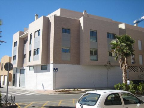 Unique opportunity in El Alquián! A spacious commercial space located in a privileged location, on the corner of Manuel del Águila Boulevard and Los Libros Street, right in front of the institute, is for sale or rent. This multi-family building, buil...