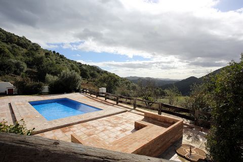Stunning country home, in the Gaucin village area for sale, with 30.000m plot and sea views.Only 40 minutes drive from Marbella, 25 minutes from Estepona. This recently built stylish country home is located in the middle of nature with uninterrupted ...