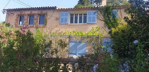 CARQUEIRANNE - BEAUTIFUL BASTIDE TO RENOVATE High potential for this beautiful property located in a highly sought-after area of Carqueiranne. This property consists of a main building including an apartment and an annex residential building and a ga...