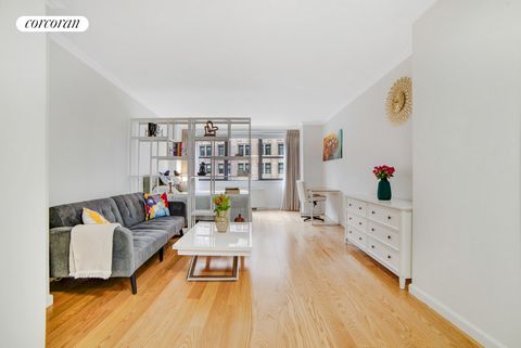 Perfection Pristine First Home Pied A Terre New to the market, move right into a renovated high-end studio, in triple mint condition. Apartment 6C boasts the finest meticulously chosen finishes, fixtures, new plumbing, and electricity, nothing has be...