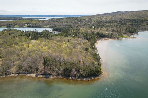 An incredible waterfront property. 10117 m2 building lot with 446 feet / 136 m waterfront on Bras d'Or Lake is located in one of the most popular areas on Cape Breton Island, Nova Scotia. Power is located directly at the property line, a possibility ...