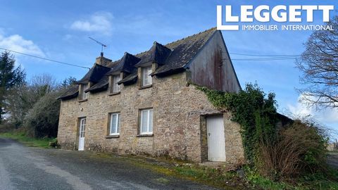 A27642MCW22 - Dit mooie familiehuis is gelegen in de rust en stilte van het platteland van Midden-Bretagne, maar toch binnen handbereik van voorzieningen in de nabijgelegen marktsteden Gouarec en Rostrenen en ook niet ver van het beroemde Lac de Guer...