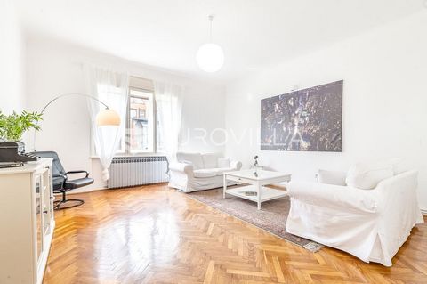Zagreb, Britanski trg, two-room apartment 81 m2 on the 2nd floor of a residential courtyard building. It consists of an entrance hall, living room, two bedrooms, kitchen with dining room, bathroom, toilet and balcony. Partially adapted in 2023. It is...