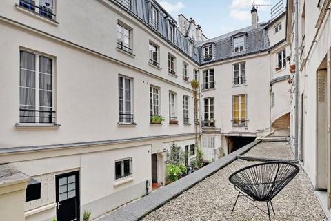 At the heart of Le Sentier, in a lively, sought-after neighbourhood, we are pleased to propose as sole agent this former textile workshop, now transformed into a loft of 221.75 m² with a large terrace of 32 m², benefiting from quietness and tasteful ...